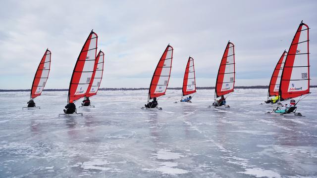 日出东极 帆舞抚远——东极船奇·全国冰上帆船公开赛抚远开赛